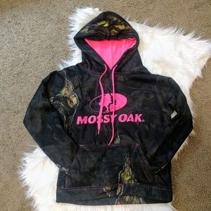 🌿 3 for $15 Mossy Oak Camo Sweater